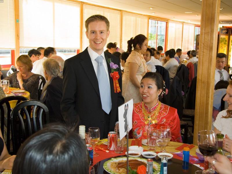 Chinese wedding banquet large round table